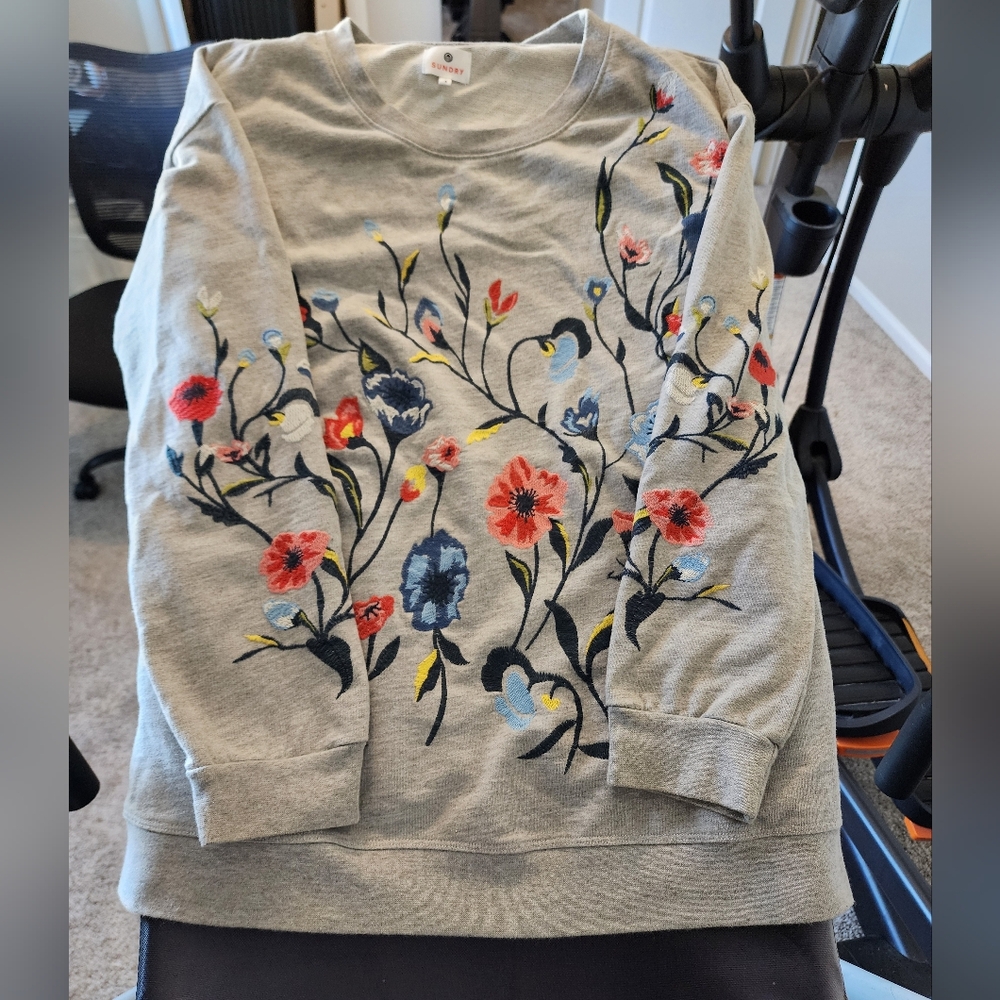 XL embroidered sweatshirt